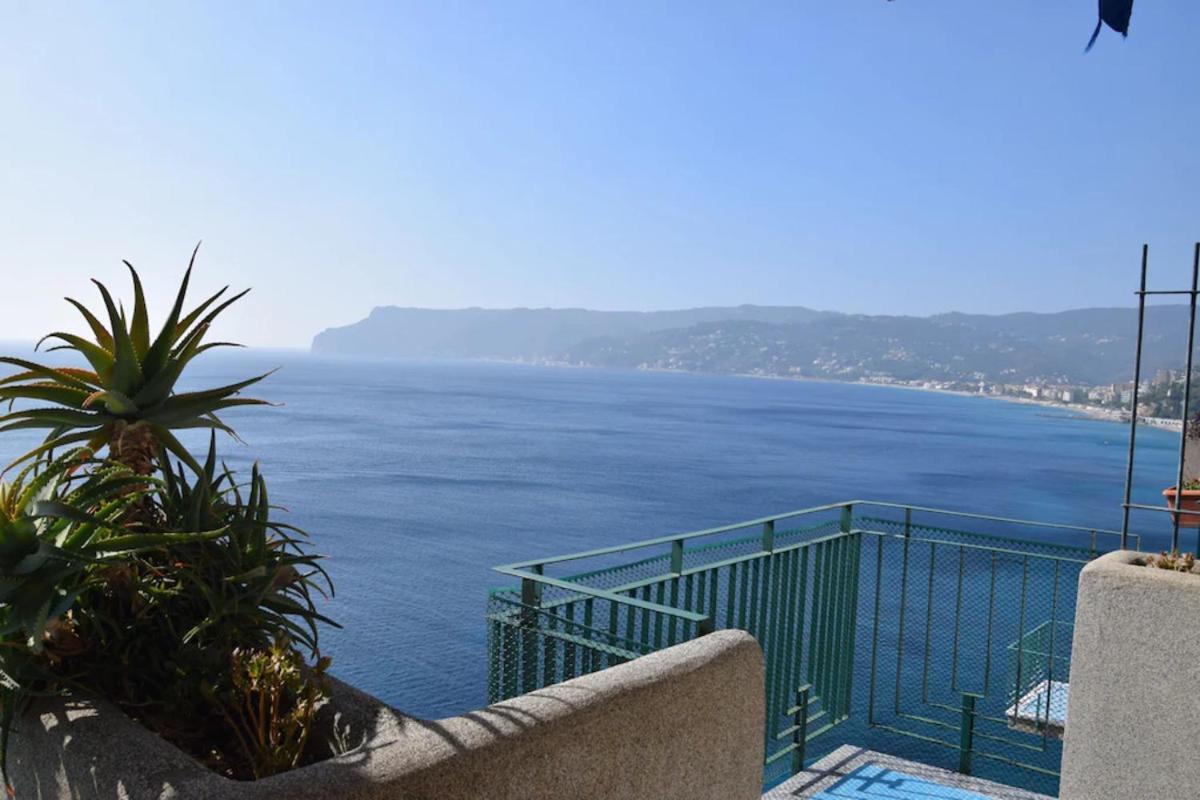 Appartamento Stupenda Vista Mare Bergeggi Exterior foto